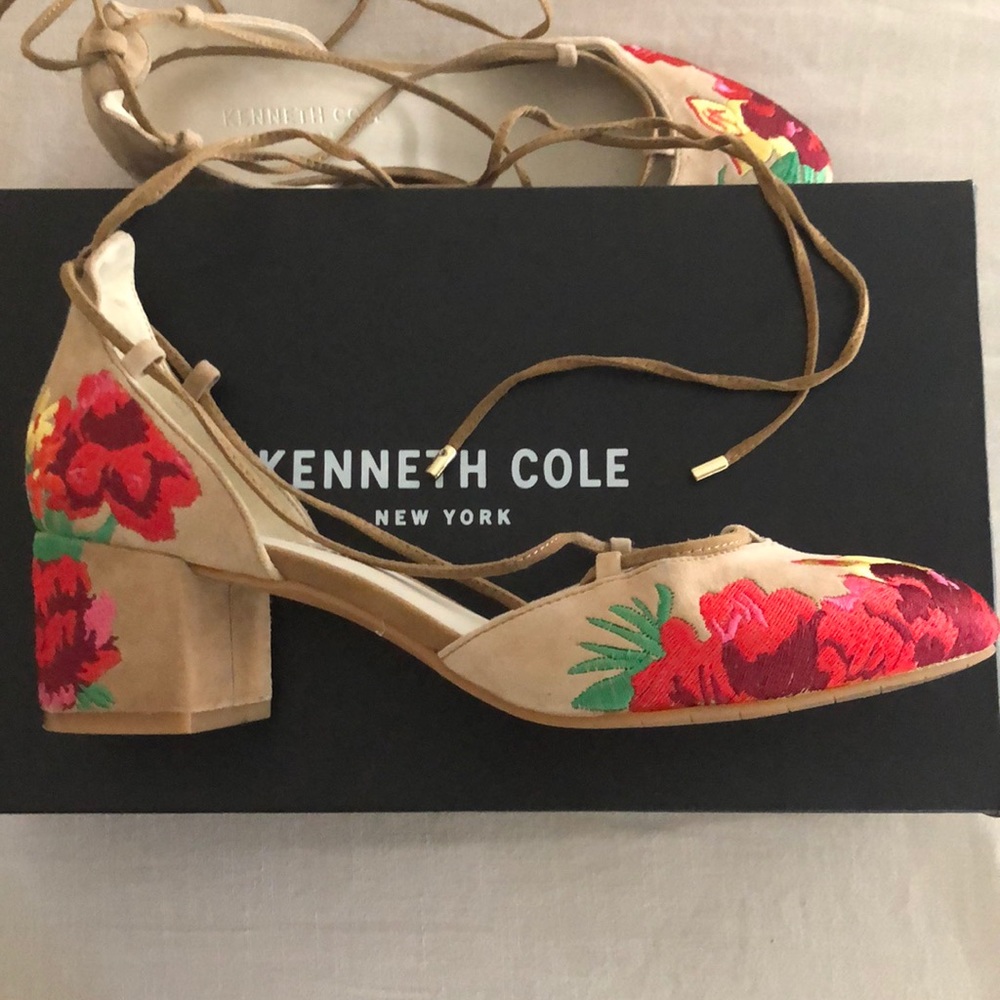 Kenneth Cole Flower embroiled lace up sandals